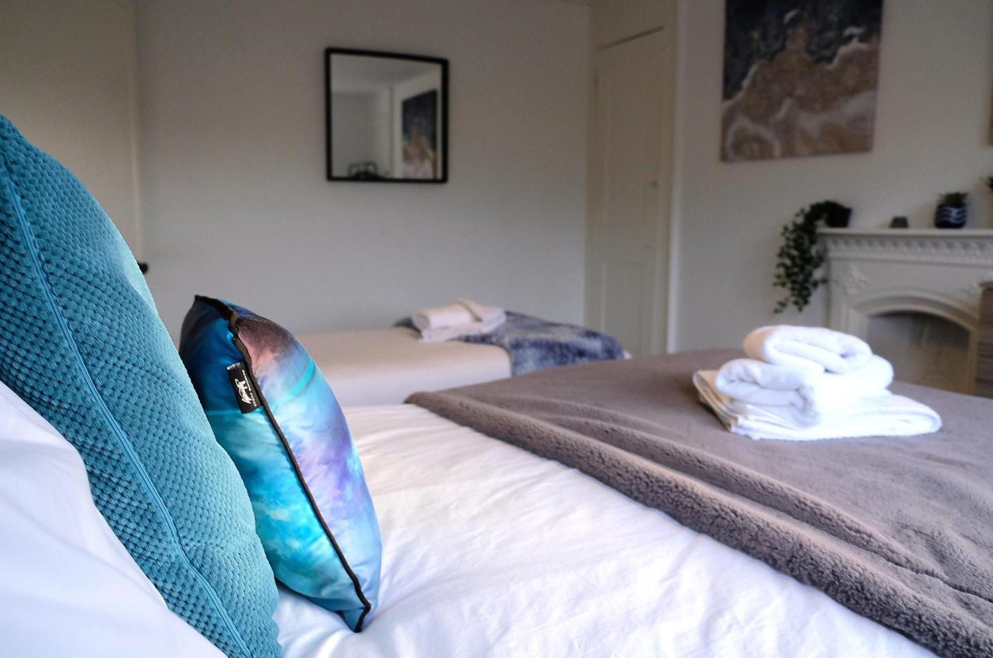Spacious Georgian 3Bedroom Apartment- 10 Minute Walk To The River Avon, Roman Baths And Bath Abbey Extérieur photo