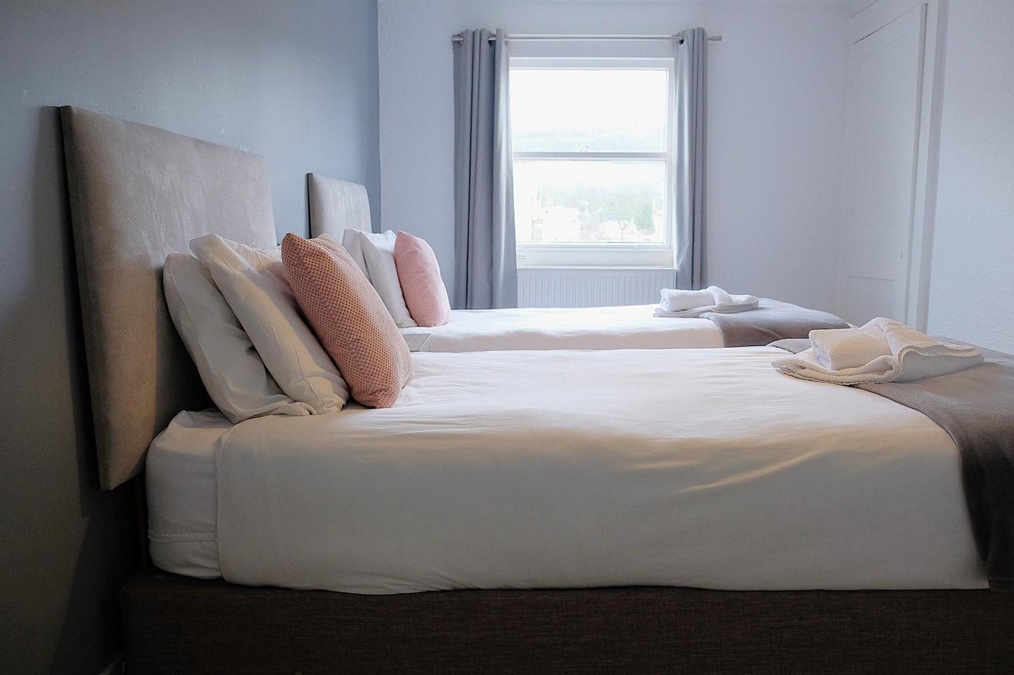 Spacious Georgian 3Bedroom Apartment- 10 Minute Walk To The River Avon, Roman Baths And Bath Abbey Extérieur photo