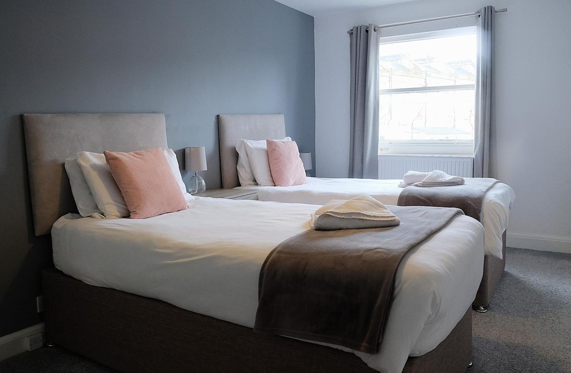 Spacious Georgian 3Bedroom Apartment- 10 Minute Walk To The River Avon, Roman Baths And Bath Abbey Extérieur photo