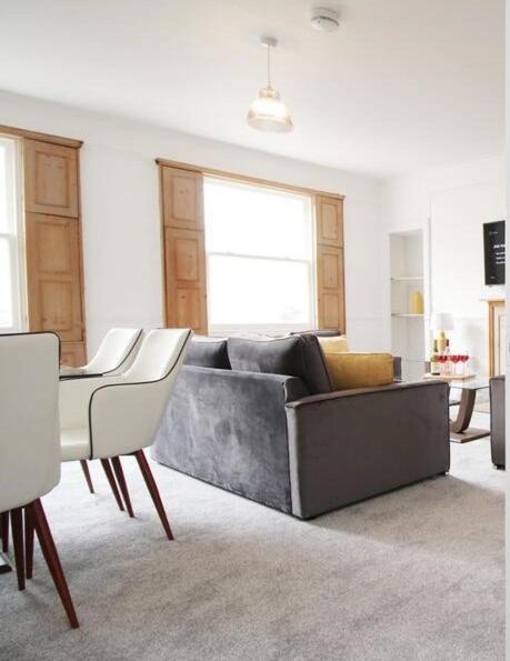 Spacious Georgian 3Bedroom Apartment- 10 Minute Walk To The River Avon, Roman Baths And Bath Abbey Extérieur photo