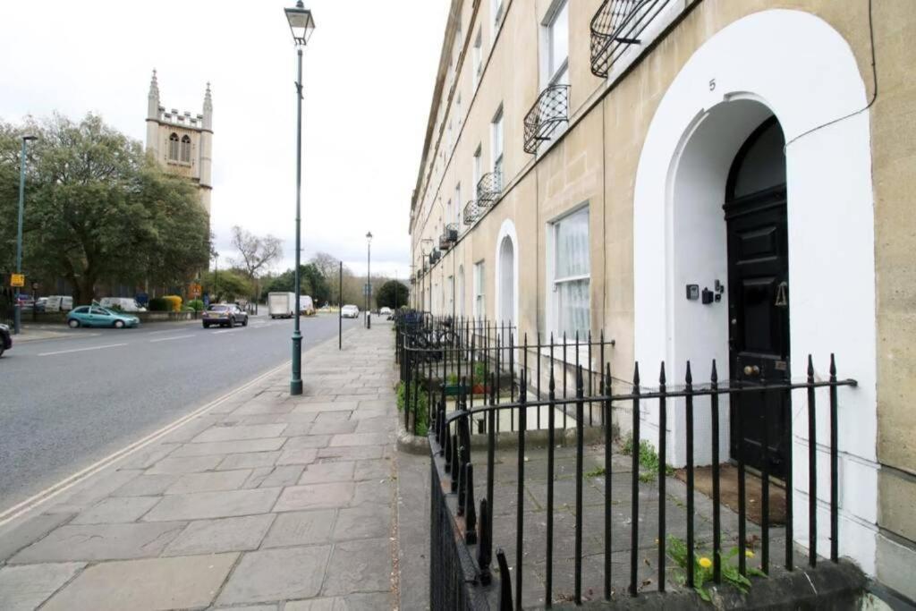 Spacious Georgian 3Bedroom Apartment- 10 Minute Walk To The River Avon, Roman Baths And Bath Abbey Extérieur photo